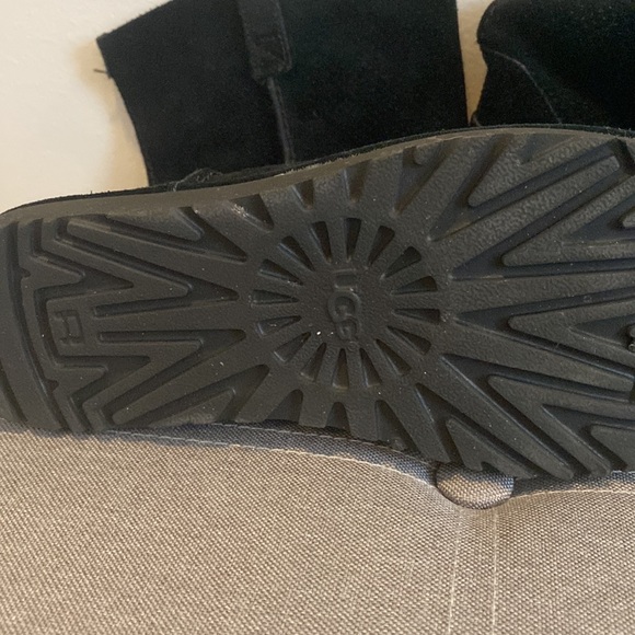 UGG BOOTS 👢 - Picture 3 of 7